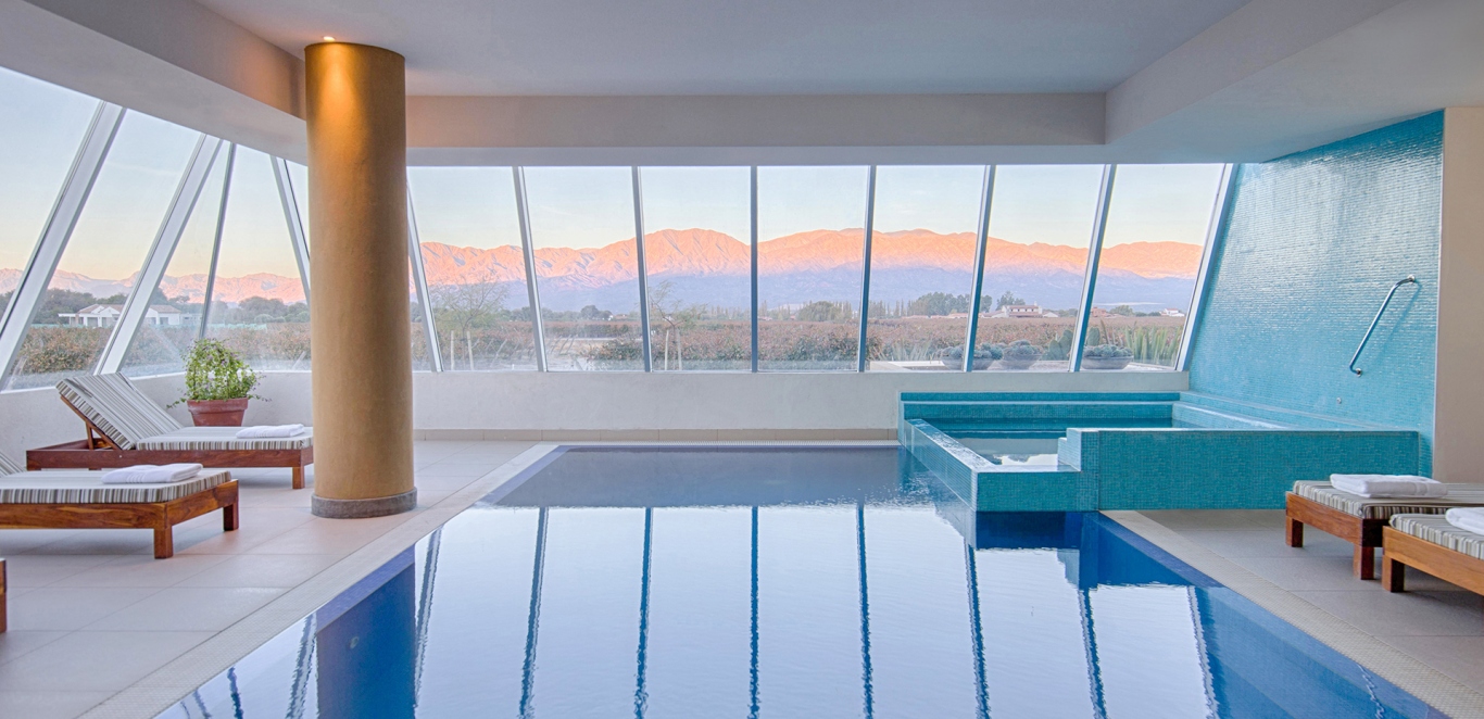 12 - Piscina cubierta Spa Grace