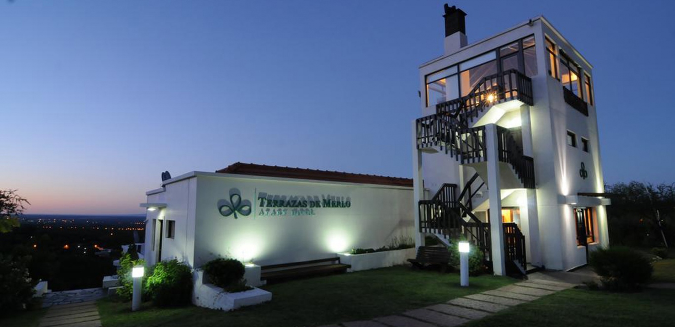 Fachada de noche