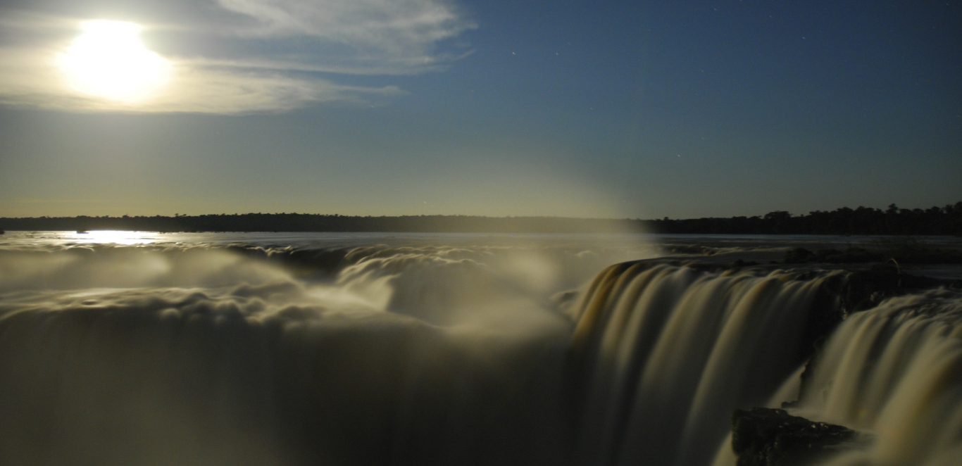 Cataratas luna llena
