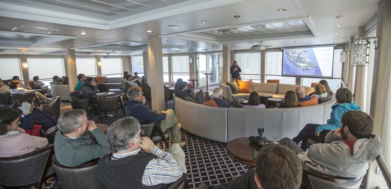 Salon Darwin - Australis Stella - Crucero - Patago
