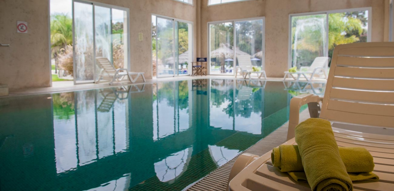 Howard Johnson Pilar - Buenos Aires - Piscina