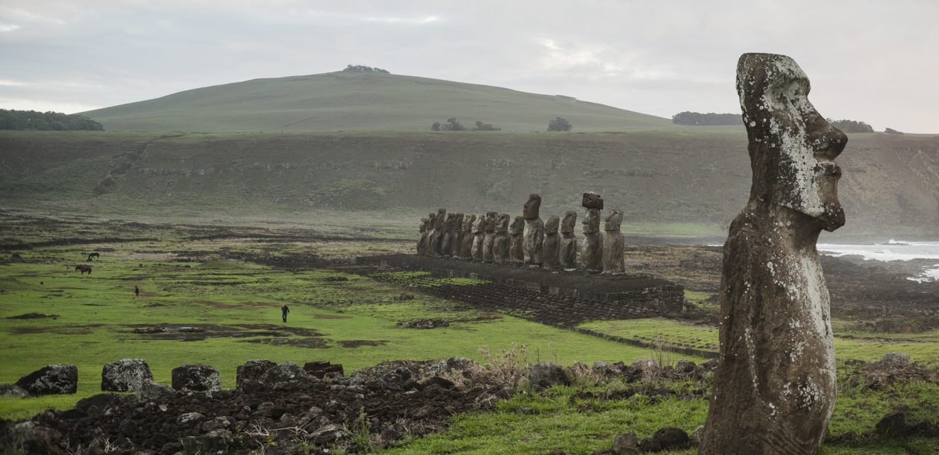 ISLA DE PASCUA Y SANTIAGO